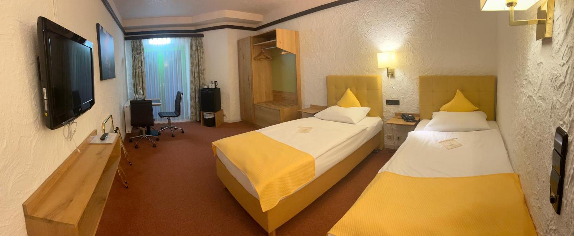 คอนเทล โฮเทล โคเบลนซ์ Hotel ภายนอก รูปภาพ