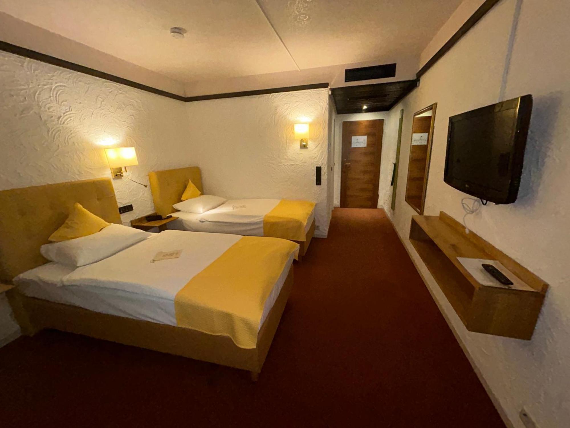 คอนเทล โฮเทล โคเบลนซ์ Hotel ภายนอก รูปภาพ