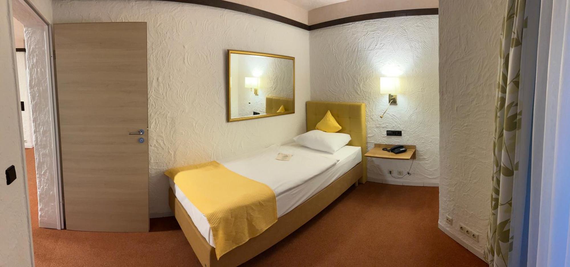 คอนเทล โฮเทล โคเบลนซ์ Hotel ภายนอก รูปภาพ