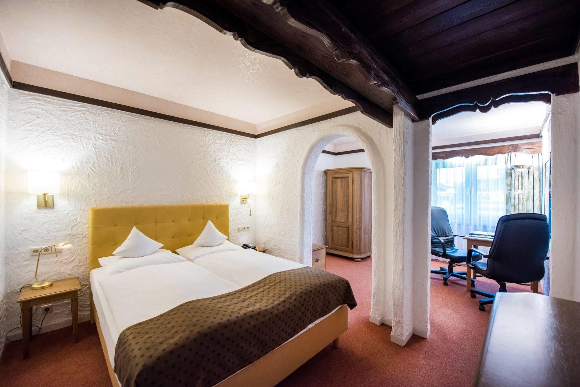 คอนเทล โฮเทล โคเบลนซ์ Hotel ภายนอก รูปภาพ
